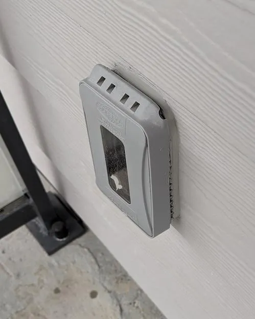 outside caulked electrical outlets