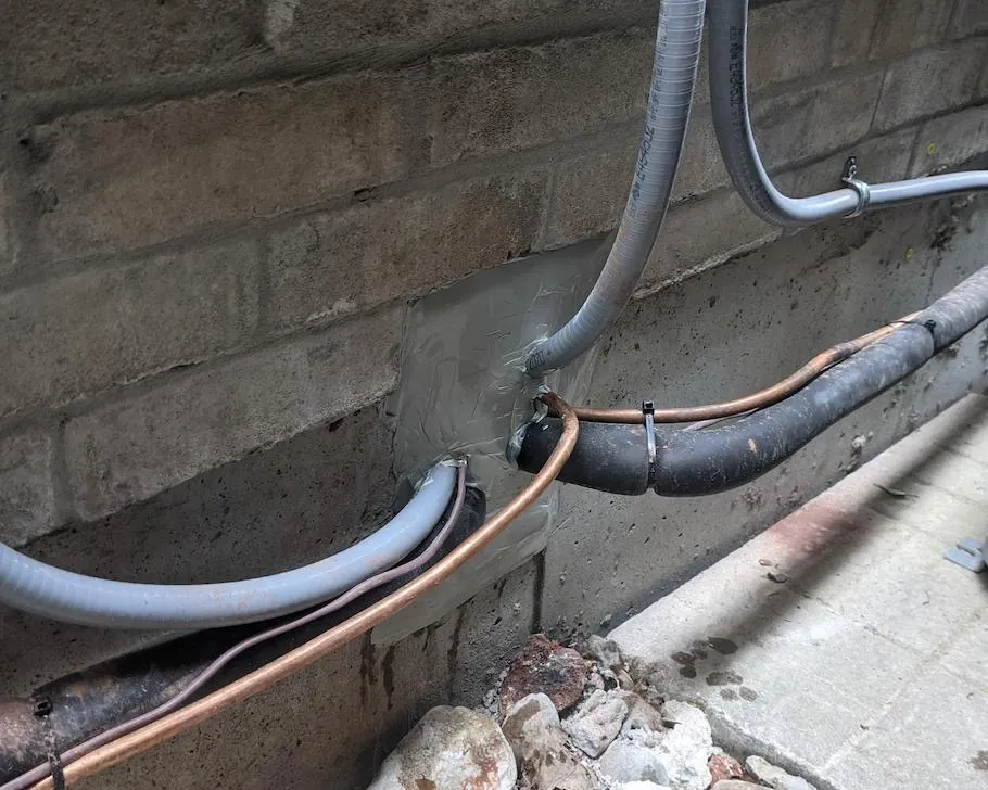 air conditioner sealed pipes